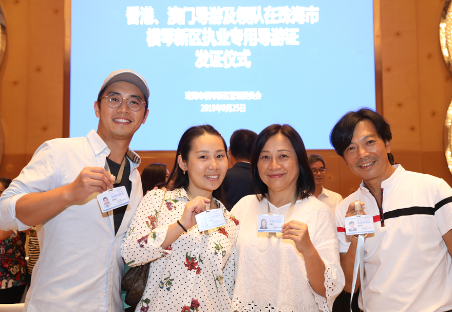 目前，10000个配额总量的澳门单牌车可入出横琴，未来将推动全面放开澳门机动车便利入出合作区。澳门建筑师和导游等专业人士在横琴便利执业将更便利。3条“横琴—澳门跨境通勤专线”方便快捷接送两地员工和居民。