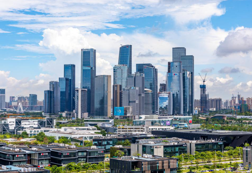 前海落实“双15%”税收优惠政策，充分发挥政策和市场的双重优势，一批港资合资金融、现代物流、信息服务、科技服务及专业服务企业快速集聚。