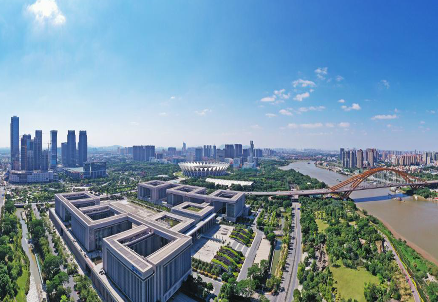 建设佛山三龙湾高端创新集聚区（以下称：三龙湾），是近年来佛山市委、市政府主抓力推的一件大事。三龙湾毗邻广州，位于广佛同城发展核心区域，核心区面积130平方公里。图为三龙湾核心区域。