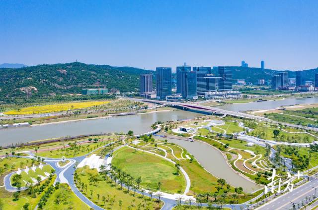 图为风光优美的天沐河两岸。 图源：南方日报