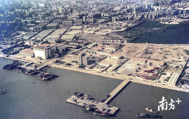 1989年，正在建设中的汕头海滨路。