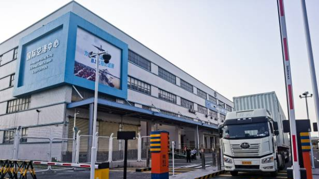 降本30%！东莞—香港国际空港中心运行满月，“一站式”通关广受外贸企业欢迎