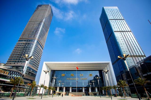琴澳之间路相连、关相通、心相亲。