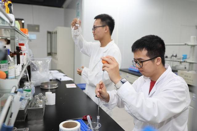 艾薇药业研发实验室。