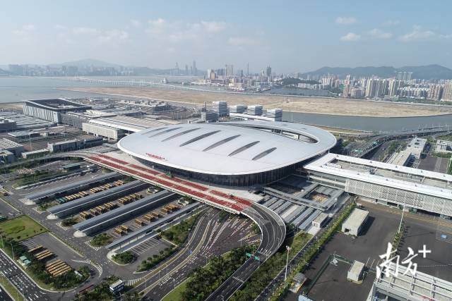 港珠澳大桥珠澳口岸人工岛。