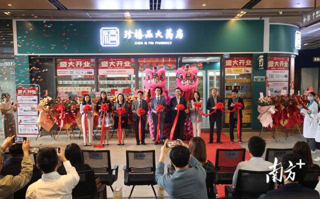 合作区首家全澳资药店正式开业。