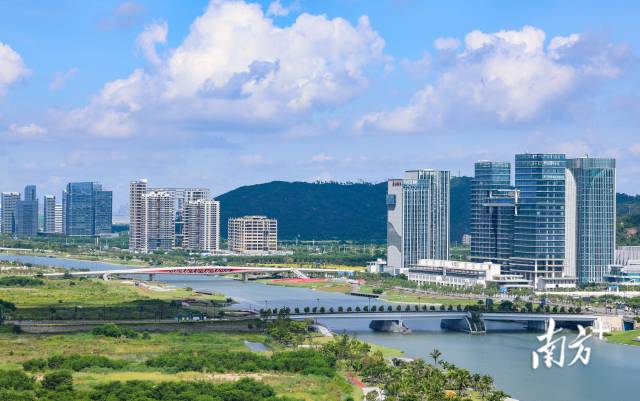 横琴将以天沐河为轴，串联琴澳创新载体、产业研发与生产空间、公共服务平台。