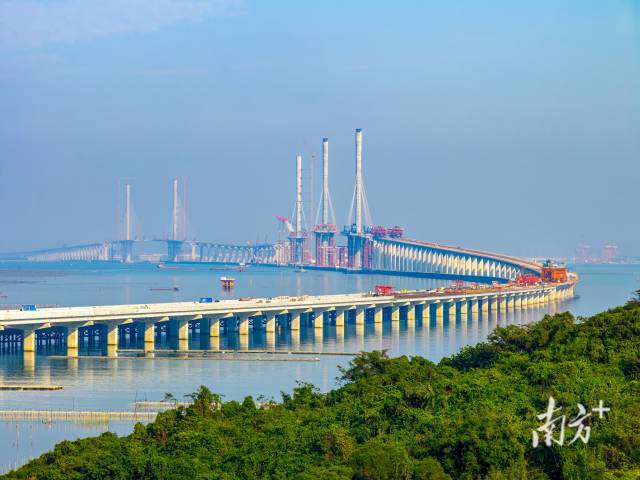 黄茅海跨海通道建设现场。