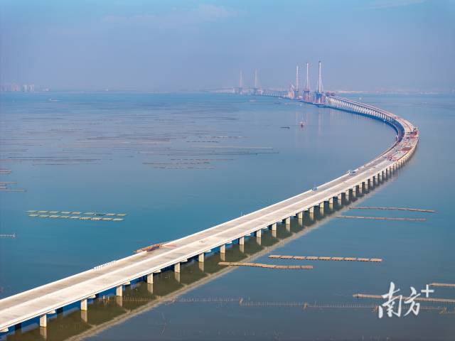 黄茅海跨海通道建设现场。