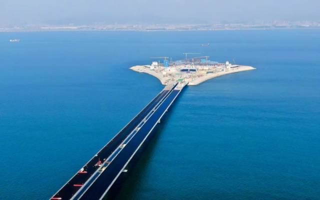 2023年11月27日，深中通道西人工岛，形似巨大的风筝。图/新华