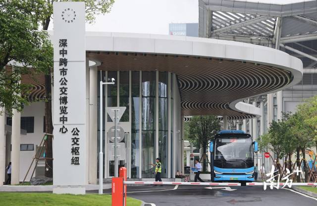 深中跨市公交博览中心公交枢纽站。 南方+ 叶志文 拍摄