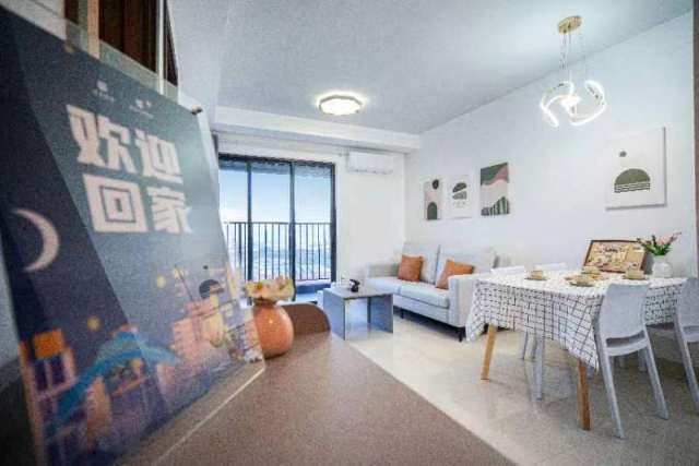 公寓按高标准拎包入驻配置，配齐电视、洗衣机、冰箱等家电，公寓还配备健身房、阅读室等公共区域，为港澳青年提供休闲空间。