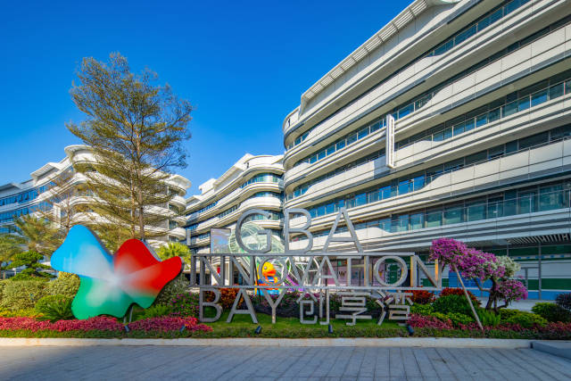 南沙着力吸引更多以港澳青年为重点服务对象的众创空间、加速器等申报青创基地，拓展优质就业创业空间。
