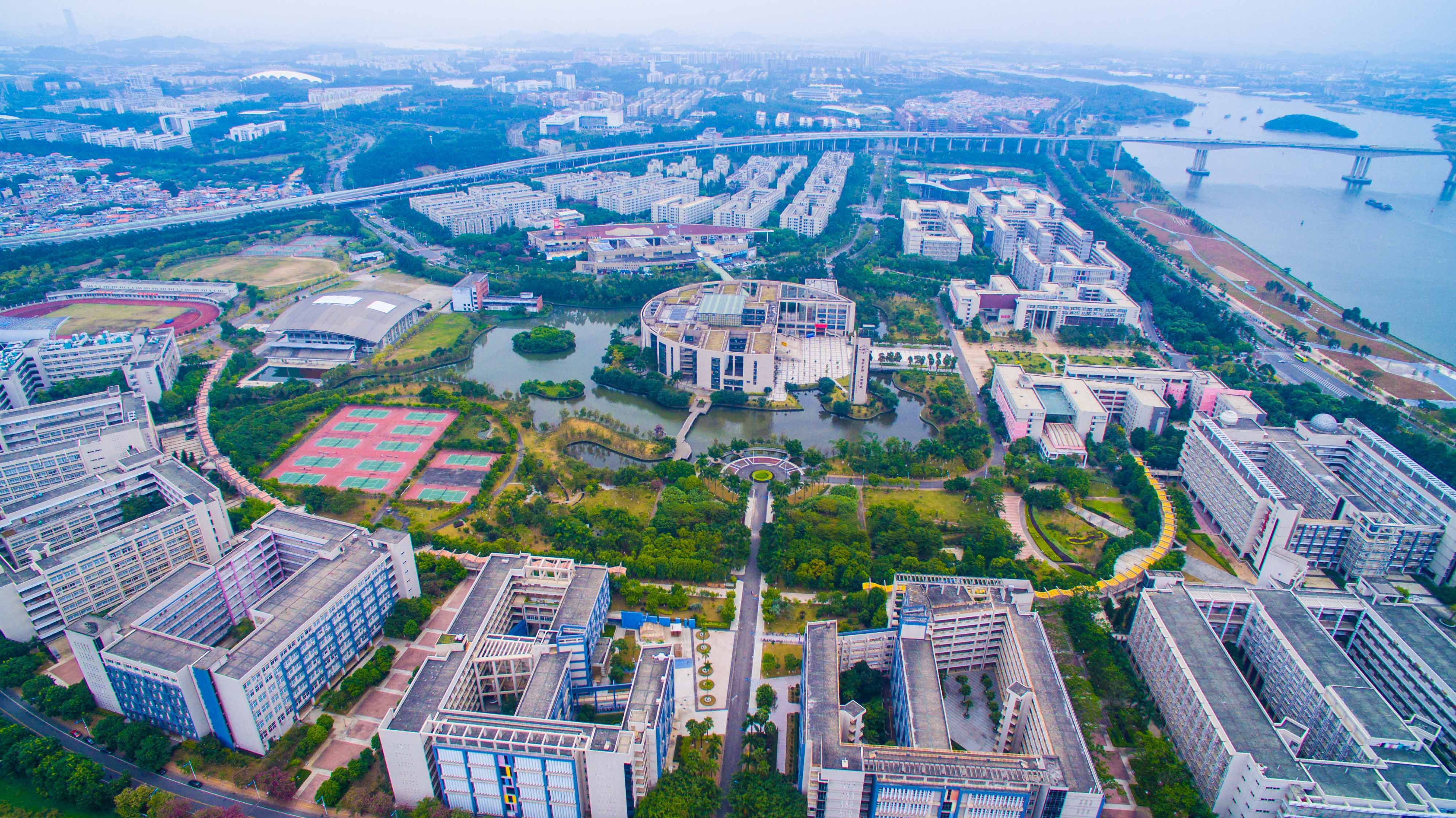 广州大学城聚集12所高校，是广州创新资源的“沃土”。摄影：肖雄