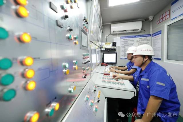 施工过程中，建设者积极探索盾构隧道智能建造实践路径，搭载了全国首套工序化应用的盾构智能掘进系统。