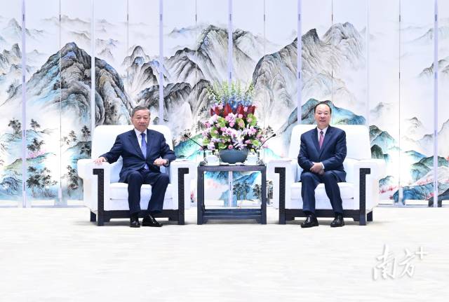 8月18日，省委书记黄坤明与来粤访问的越共中央总书记、国家主席苏林会见交流。南方+记者 王辉 摄