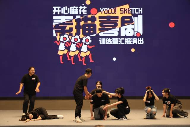 开心麻花喜剧汇报演出。 南方+ 关铭荣 拍摄