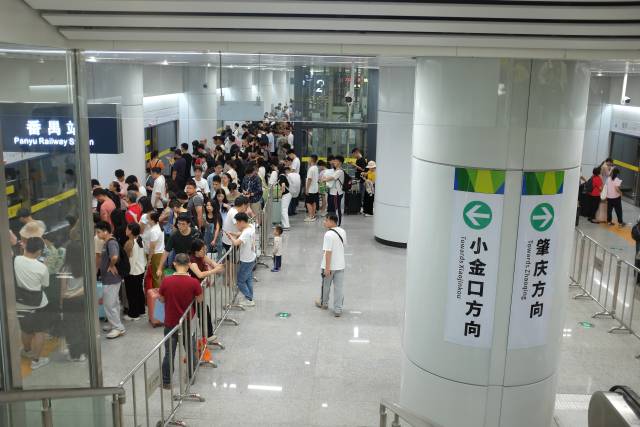 广肇、广惠城际“四线”贯通后客流明显攀升。谢展程 摄
