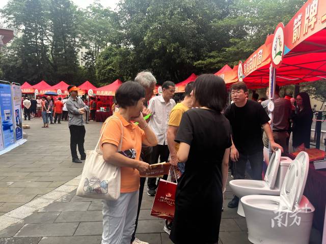 禅城举办“以旧换新”进社区主题活动，深受群众欢迎。