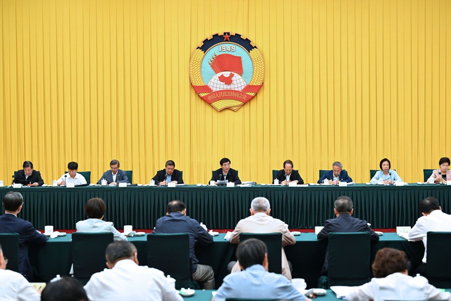 9月2日，全国政协在北京召开“推进高水平对外开放”专题协商会，中共中央政治局常委、全国政协主席王沪宁出席并讲话。新华社记者 饶爱民 摄