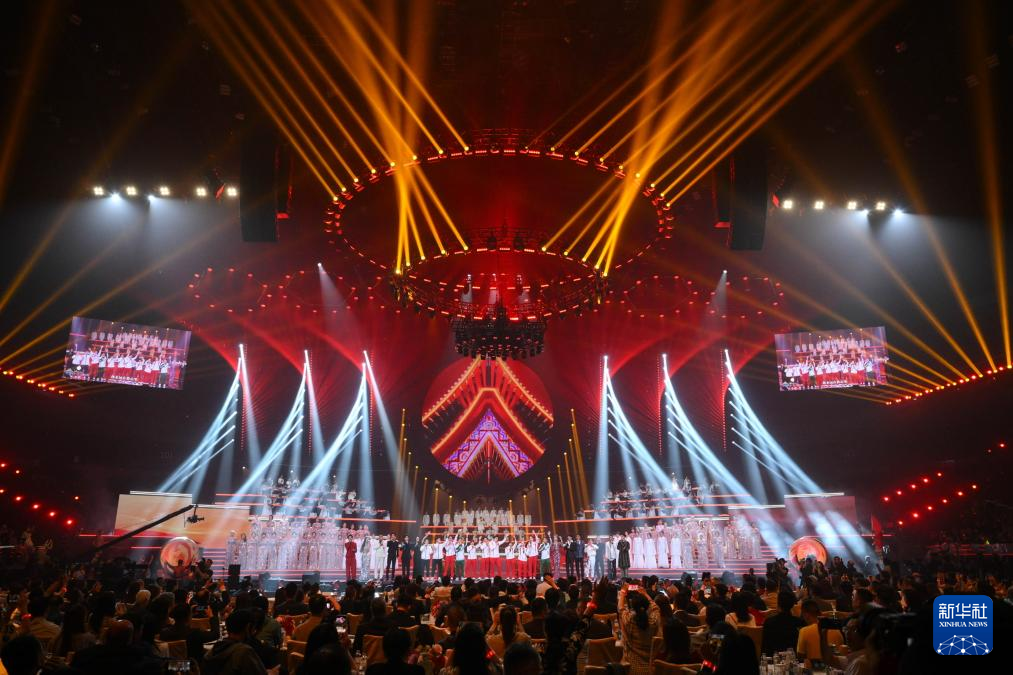 9月22日，众人在演唱《大中国》。新华社记者 张金加 摄