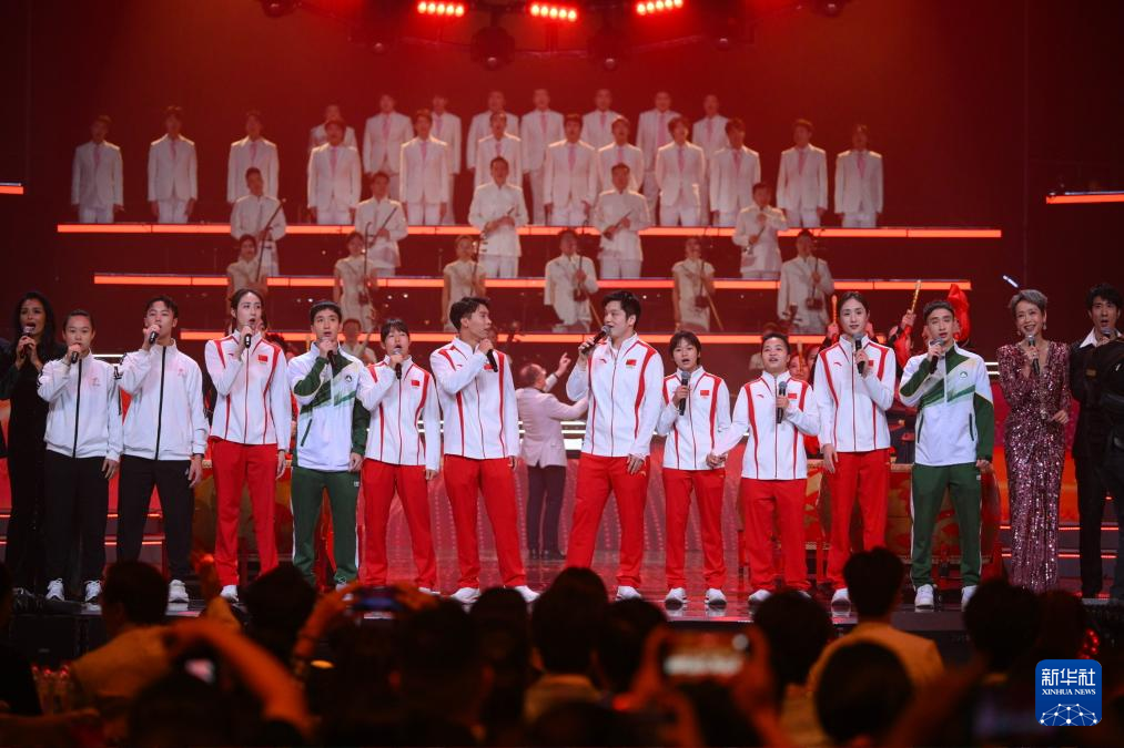 9月22日，众人在演唱《大中国》。新华社记者 张金加 摄