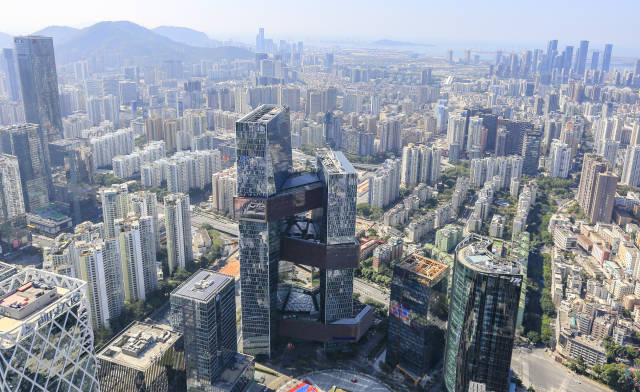 2024年前7个月，深圳平均每小时有28件专利获得授权，有9件发明专利获得授权。图为腾讯滨海大厦。 南方+ 鲁力 拍摄