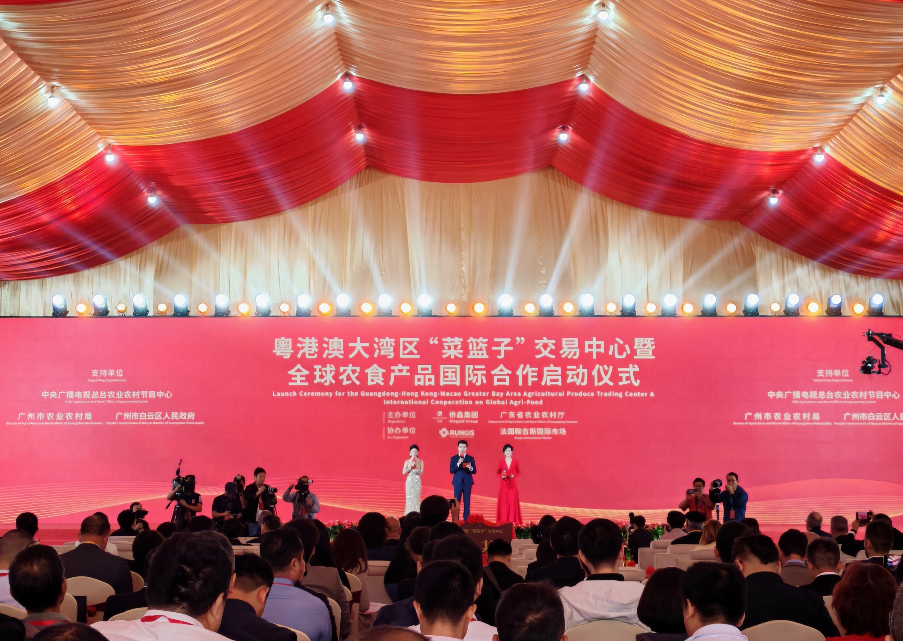 仪式现场。人民网 宁玉瑛摄