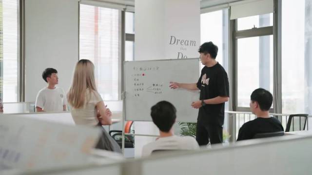 ▲如今的办公室是一个整洁、有朝气、没有太多间隔的空间