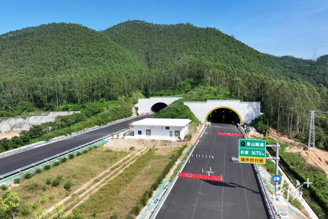 象山隧道全长1630米，是黄茅海跨海通道中最长的隧道。