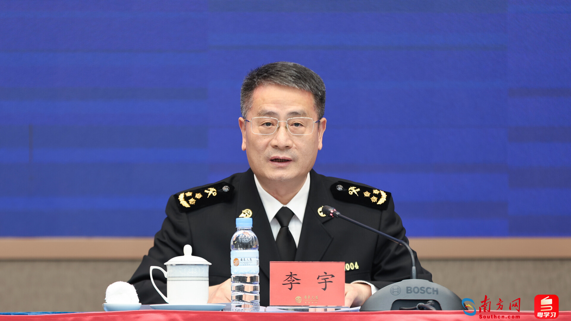 广州海关党委委员、副关长李宇。