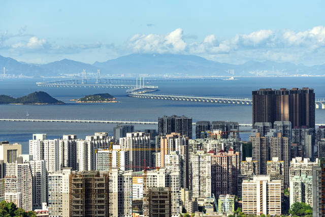 粤港澳大湾区诸城不断突破地理界限，城市边界日益模糊甚至趋于“消失”，看起来如同一座城市。来源：视觉中国