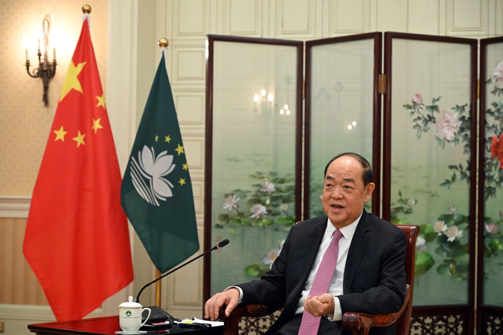 11月20日，澳门特区行政长官贺一诚接受采访。新华社记者 金良快 摄