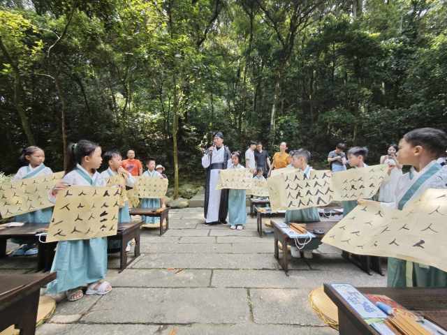 广东罗浮山景区凭借“文旅融合新画卷：非遗点亮罗浮之旅”的“文旅+非遗”模式，成功入选风景名胜区文旅融合典型案例