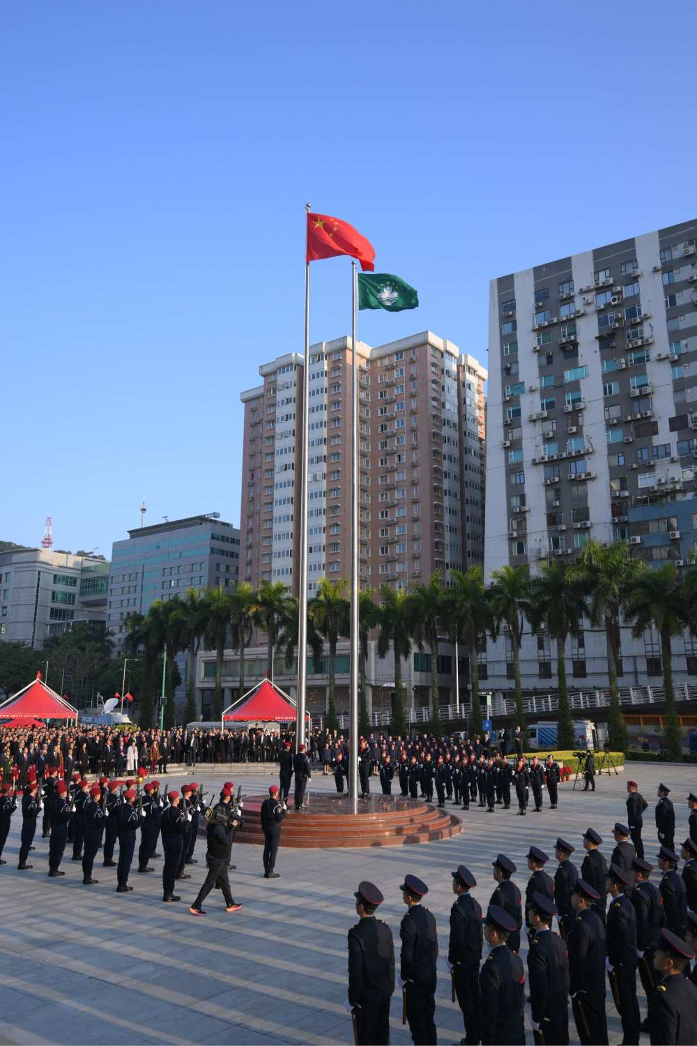 12月20日，澳门特别行政区政府隆重举行升旗仪式，庆祝澳门回归祖国25周年?！? title=