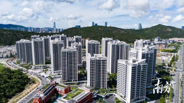首个粤澳两地携手为澳门居民打造的大型综合民生项目“澳门新街坊”已经热闹起来。