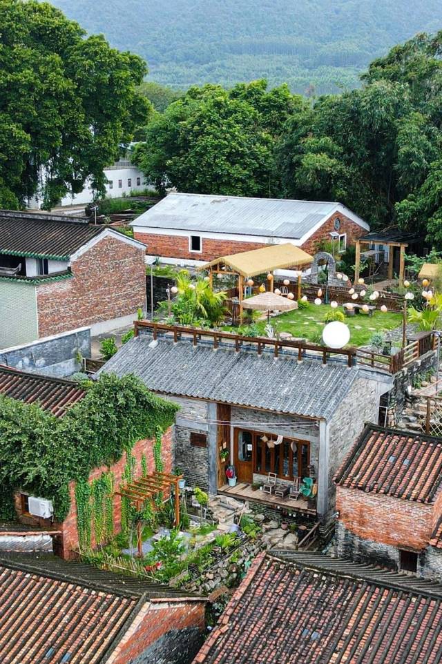 高要铁岗社区盘活闲置的半山农房和古村落群，打造了屋顶咖啡项目。陈彦成 摄 高要铁岗社区盘活闲置的半山农房和古村落群，打造了屋顶咖啡项目。陈彦成 摄