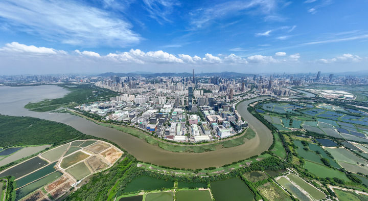 这是2024年9月19日拍摄的河套深港科技创新合作区及深圳河两岸风光（无人机照片）。新华社记者 毛思倩 摄