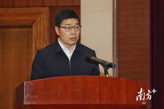 中国篮协主席郭振明。