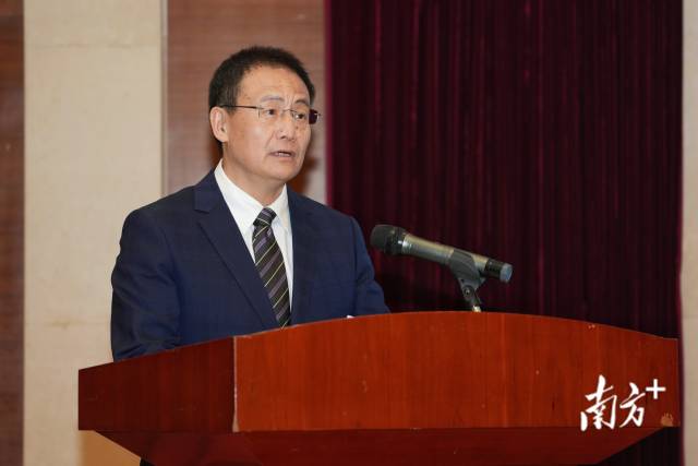 国家体育总局游泳中心副主任李军。