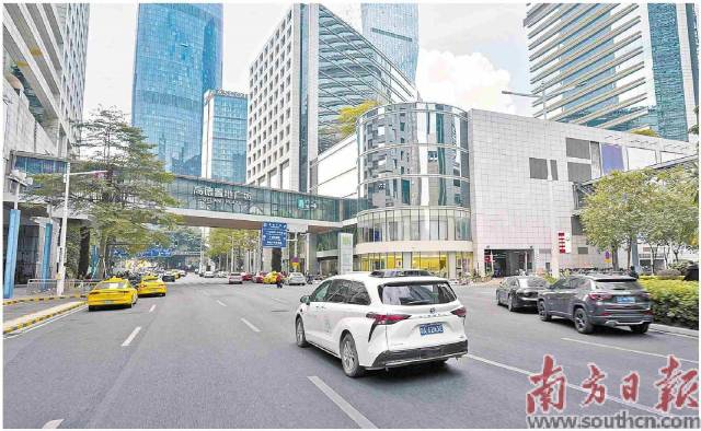2月21日起，广州首次将自动驾驶Robotaxi开进广州市中心、机场和高铁站。