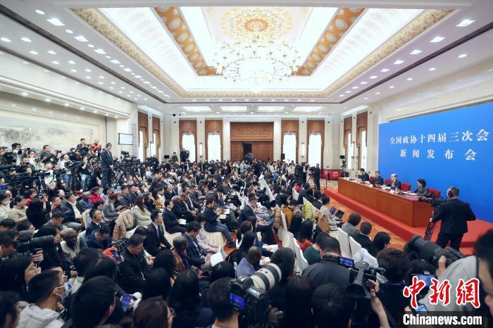 3月3日，全国政协十四届三次会议新闻发布会在北京人民大会堂举行。大会新闻发言人刘结一向中外媒体介绍本次大会有关情况并回答记者提问?！≈行律缂钦?蒋启明 摄