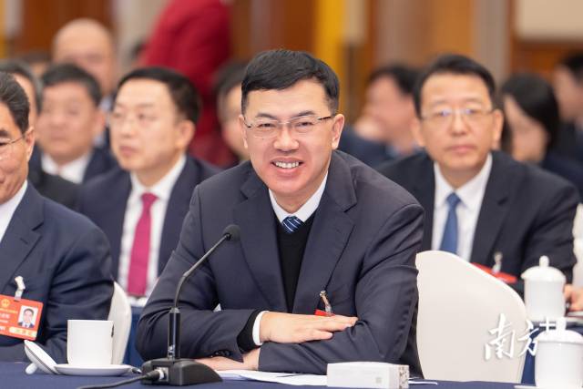 全国人大代表，广东省发展改革委党组书记、主任，省大湾区办主任艾学峰：推动科技创新和产业创新融合发展