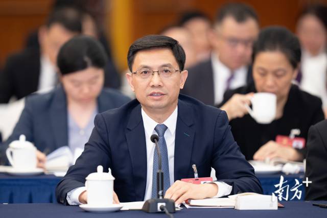 全国人大代表，揭阳市委书记、市人大常委会主任曾风保：全力打造全球一流绿色石化产业基地