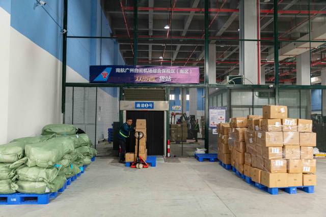 航空跨境货物通关快70%！全国首家获批“双前置”货站在广州启用