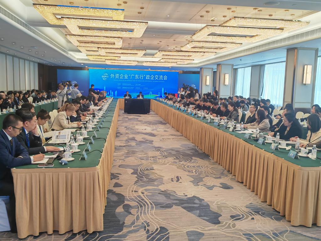 4月2日，外资企业“广东行”政企交流会在广州举行。新华社记者潘洁 摄