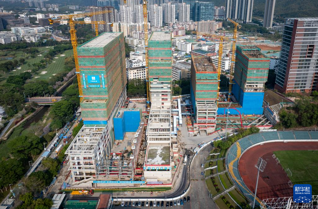 建设中的哈尔滨工业大学（深圳）重点实验室集群项目（4月1日摄，无人机照片）。