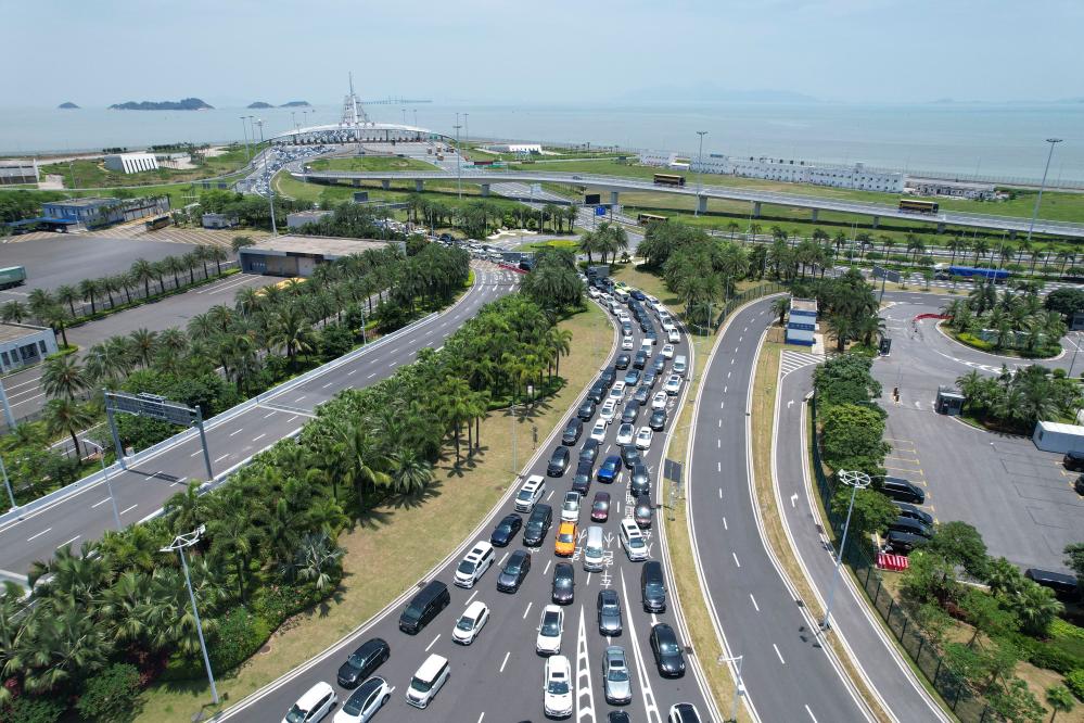2025年1月31日拍摄的港珠澳大桥桥头（无人机照片）。新华社发（黎钊德摄）