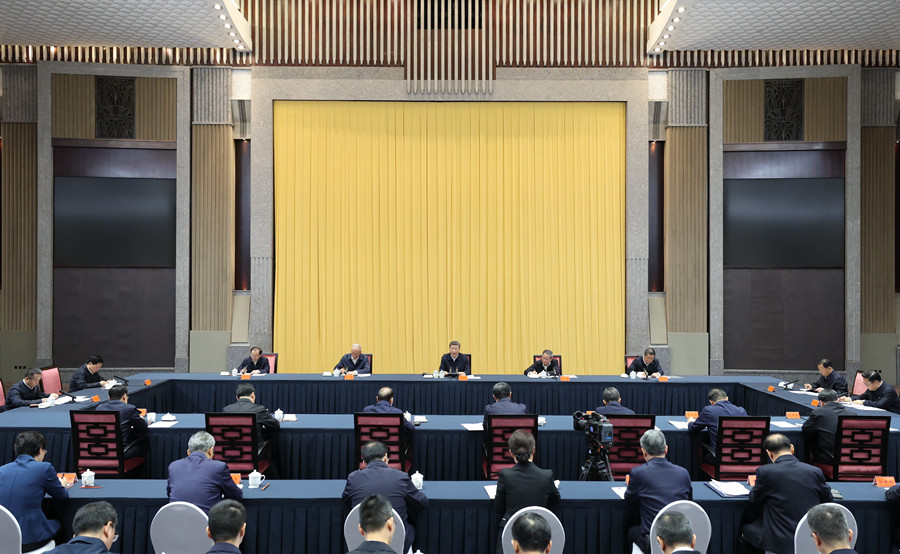 4月30日上午，中共中央总书记、国家主席、中央军委主席习近平在上海主持召开部分省区市“十五五”时期经济社会发展座谈会并发表重要讲话。新华社记者 丁林 摄