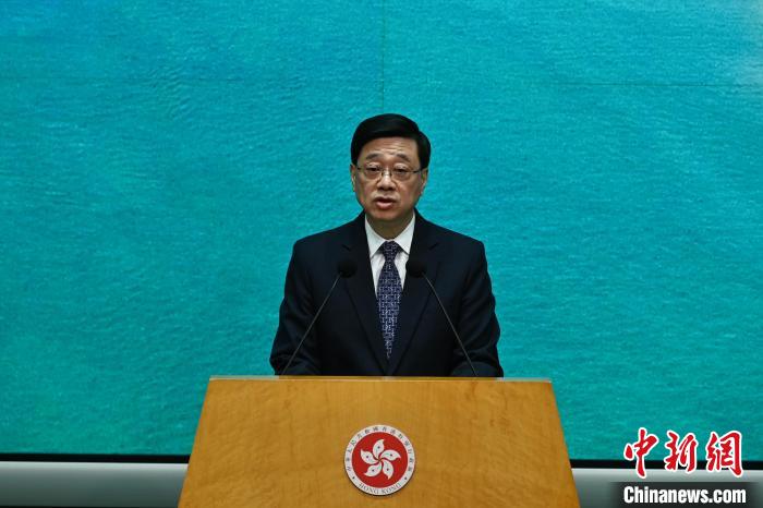 5月6日，香港特区行政长官李家超出席行政会议前会见媒体时宣布，他将于5月10日率团前往卡塔尔和科威特访问?！≈行律缂钦?李志华 摄